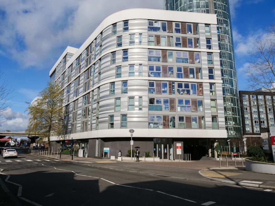Апартаменты Stylish Urban Sanctuary With Parking Лондон Экстерьер фото