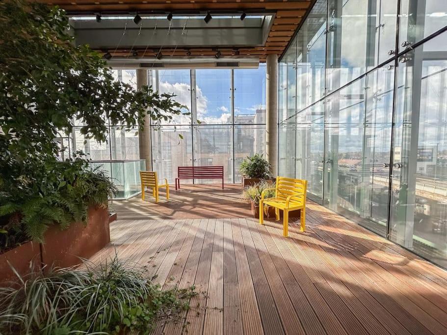 Апартаменты Stylish Urban Sanctuary With Parking Лондон Экстерьер фото